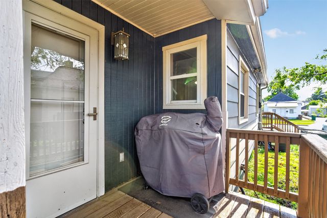 208 8th Street, West Des Moines, IA 50265