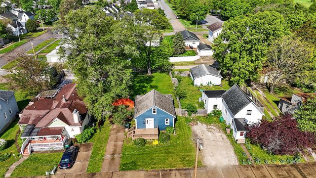 208 8th Street, West Des Moines, IA 50265