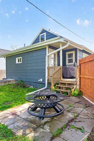 208 8th Street, West Des Moines, IA 50265