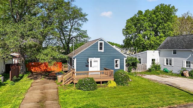 208 8th Street, West Des Moines, IA 50265