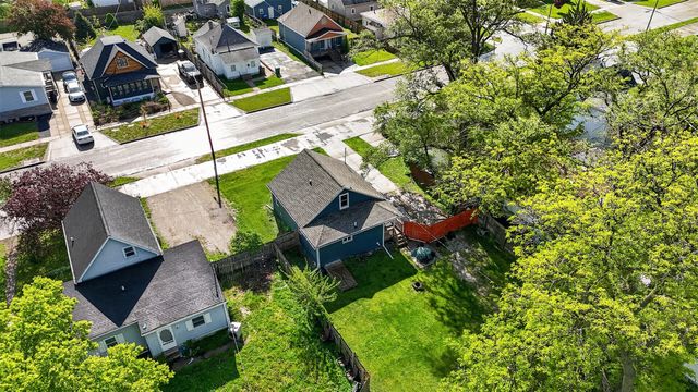 208 8th Street, West Des Moines, IA 50265