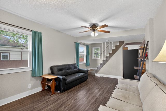 208 8th Street, West Des Moines, IA 50265