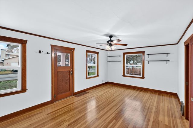 8422 E Liberty Ave, Millwood, WA 99212