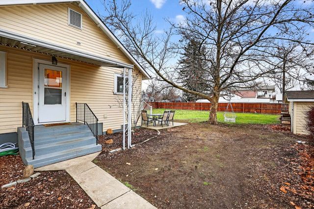 8422 E Liberty Ave, Millwood, WA 99212