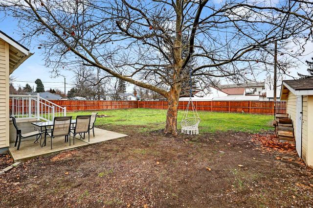 8422 E Liberty Ave, Millwood, WA 99212