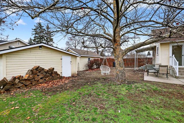 8422 E Liberty Ave, Millwood, WA 99212