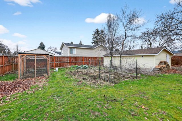 8422 E Liberty Ave, Millwood, WA 99212