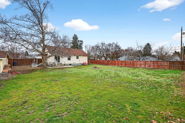 8422 E Liberty Ave, Millwood, WA 99212