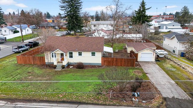 8422 E Liberty Ave, Millwood, WA 99212