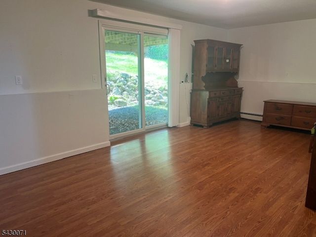 33 Circle Dr, Hamburg Boro, NJ 07419