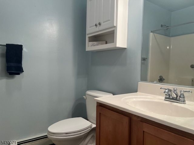 33 Circle Dr, Hamburg Boro, NJ 07419