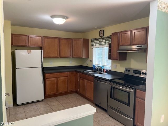 33 Circle Dr, Hamburg Boro, NJ 07419