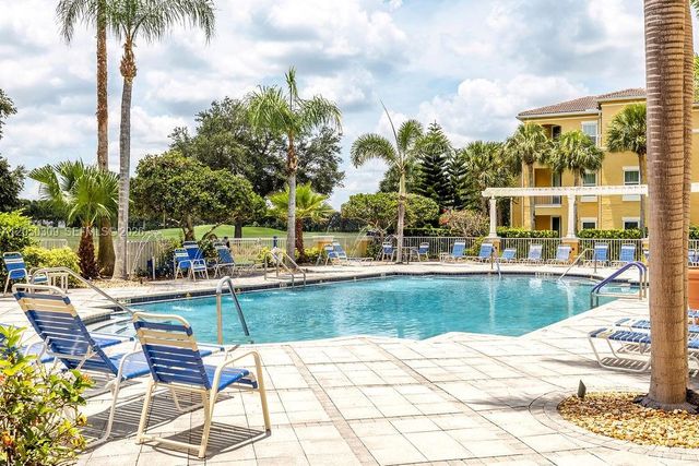 5060 Fairways Cir F101, Vero Beach, FL 32967