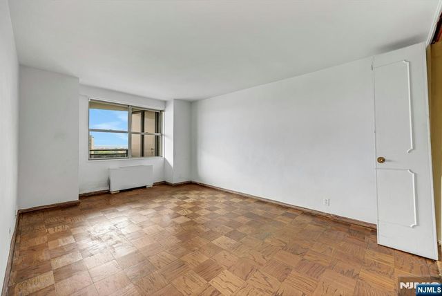 2077 Center Avenue 20C, Fort Lee, NJ 07024