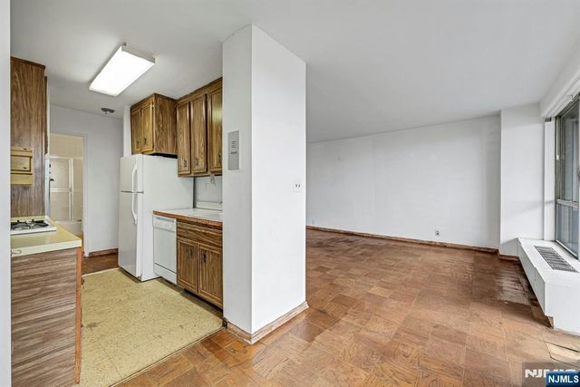2077 Center Avenue 20C, Fort Lee, NJ 07024