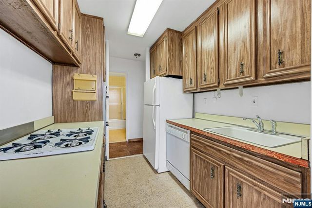2077 Center Avenue 20C, Fort Lee, NJ 07024