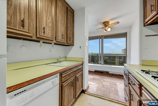 2077 Center Avenue 20C, Fort Lee, NJ 07024