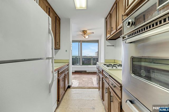 2077 Center Avenue 20C, Fort Lee, NJ 07024