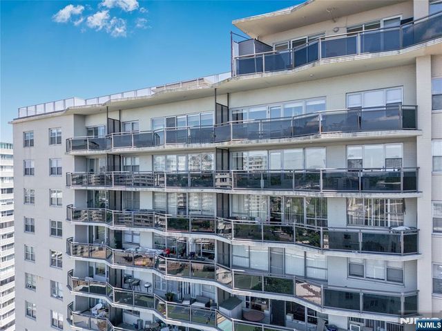 2077 Center Avenue 20C, Fort Lee, NJ 07024