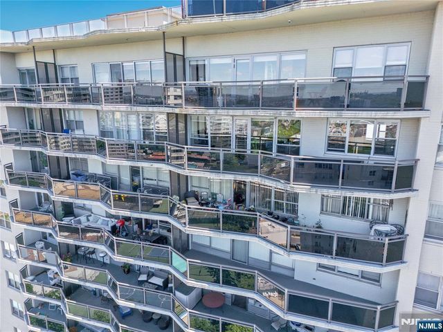 2077 Center Avenue 20C, Fort Lee, NJ 07024