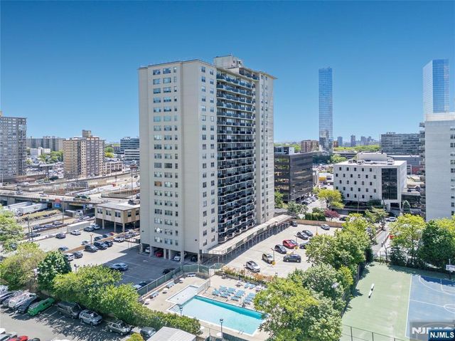 2077 Center Avenue 20C, Fort Lee, NJ 07024