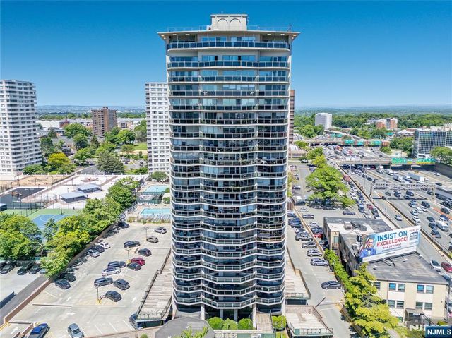 2077 Center Avenue 20C, Fort Lee, NJ 07024