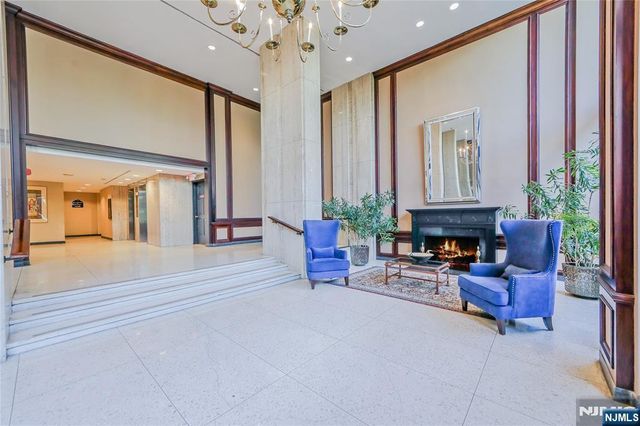 2077 Center Avenue 20C, Fort Lee, NJ 07024