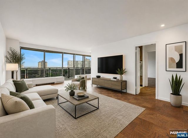2077 Center Avenue 20C, Fort Lee, NJ 07024