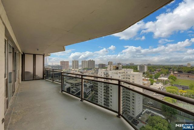 2077 Center Avenue 20C, Fort Lee, NJ 07024