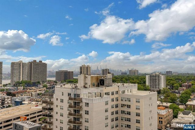 2077 Center Avenue 20C, Fort Lee, NJ 07024