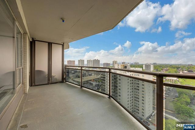 2077 Center Avenue 20C, Fort Lee, NJ 07024
