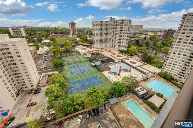 2077 Center Avenue 20C, Fort Lee, NJ 07024