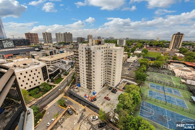 2077 Center Avenue 20C, Fort Lee, NJ 07024