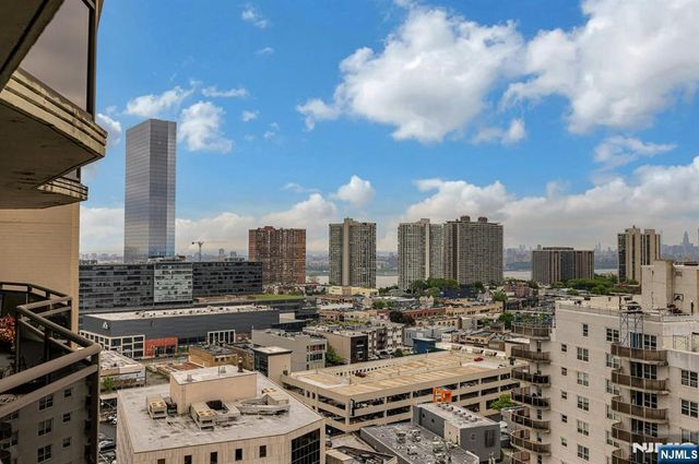 2077 Center Avenue 20C, Fort Lee, NJ 07024
