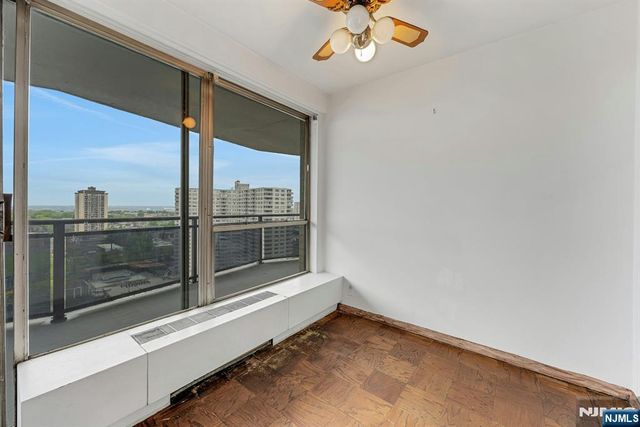 2077 Center Avenue 20C, Fort Lee, NJ 07024