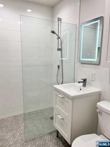 678 Grove Street, Ridgewood, NJ 07450