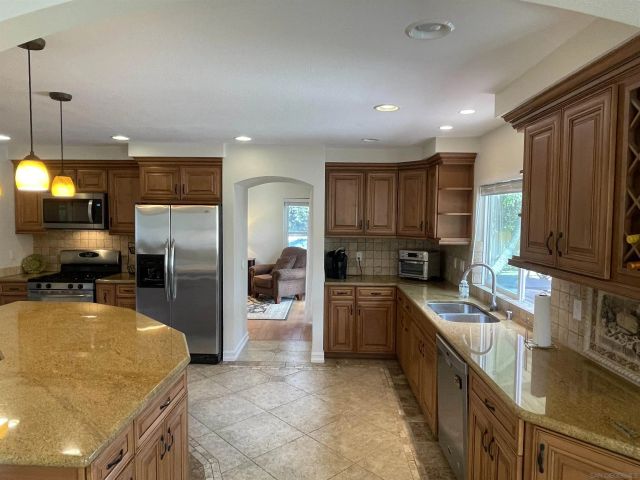 1994 Casablanca Ct., Vista, CA 92081