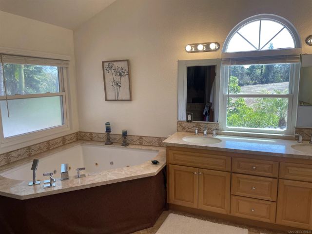 1994 Casablanca Ct., Vista, CA 92081