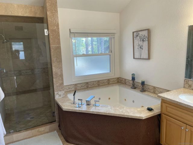 1994 Casablanca Ct., Vista, CA 92081
