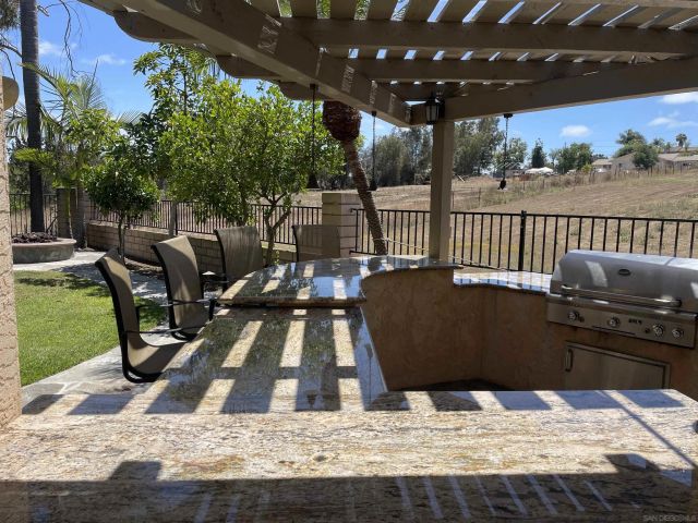 1994 Casablanca Ct., Vista, CA 92081