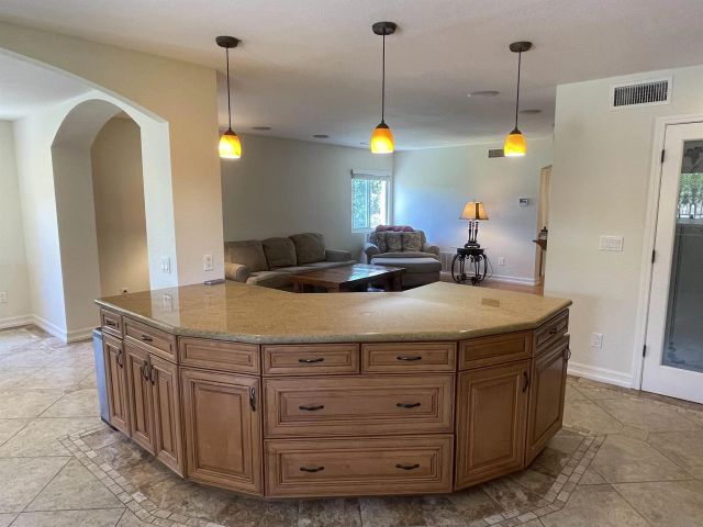 1994 Casablanca Ct., Vista, CA 92081