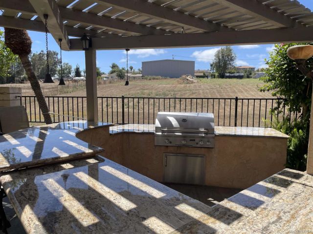 1994 Casablanca Ct., Vista, CA 92081