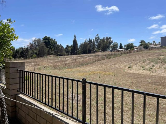 1994 Casablanca Ct., Vista, CA 92081