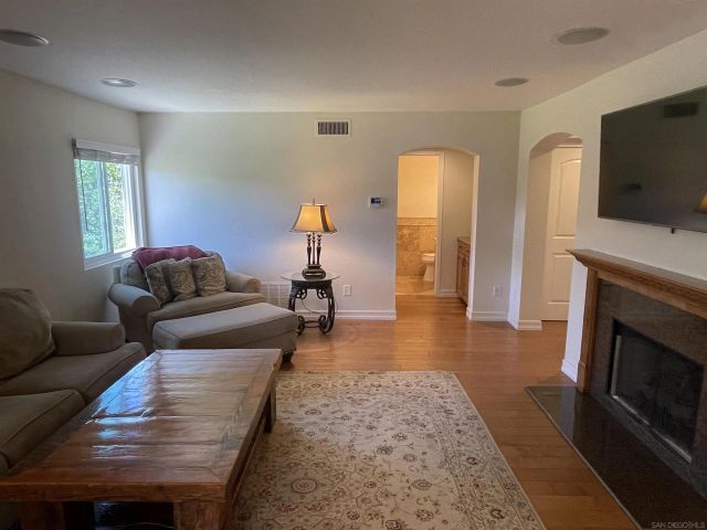 1994 Casablanca Ct., Vista, CA 92081