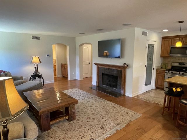 1994 Casablanca Ct., Vista, CA 92081