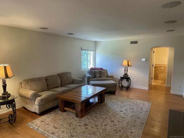 1994 Casablanca Ct., Vista, CA 92081