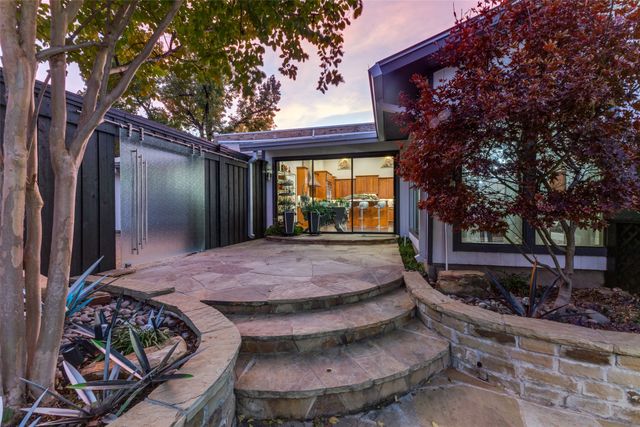 10585 Pagewood Drive, Dallas, TX 75230