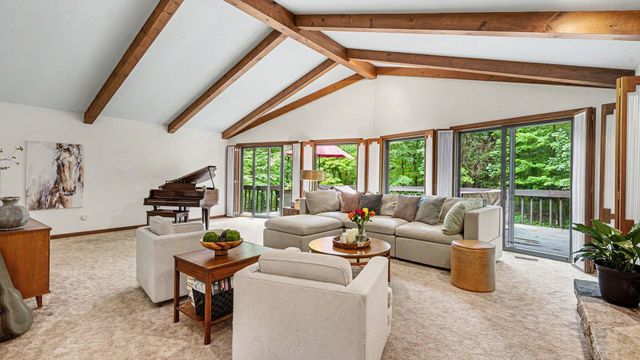 5595 Mountain Road, Genoa Twp, MI 48116