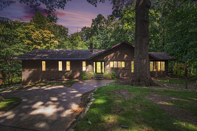 5595 Mountain Road, Genoa Twp, MI 48116