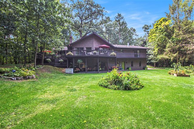 5595 Mountain Road, Genoa Twp, MI 48116